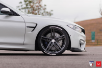 ���� ������� Vossen: BMW M4 �� ������ Vossen VFS-5