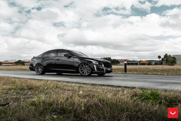 Cadillac CTS-V �� ������ Vossen VFS-10