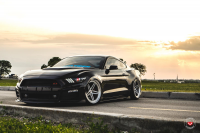 ���� ������� Vossen: Ford Mustang �� ������ Vossen LC102