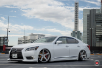 ���� ������� Vossen: Lexus LS �� ������ Vossen CG-201