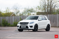 ���� ������� Vossen: Mercedes ML63 �� ������ Vossen CV3R