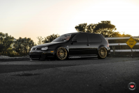 ���� ������� Vossen: VW Golf �� ������ Vossen VPS-305T